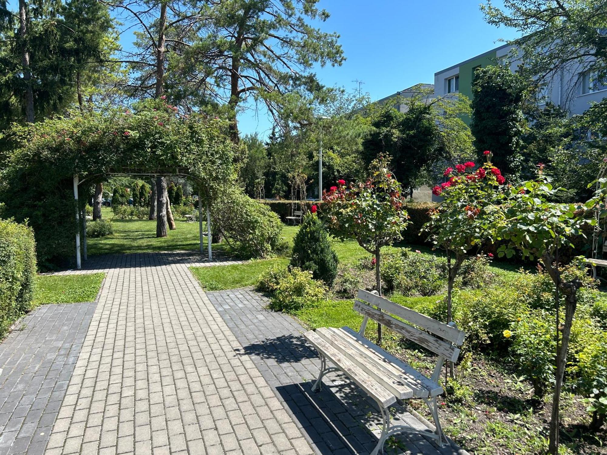 Apartman Rose Dunajská Streda Exterior foto